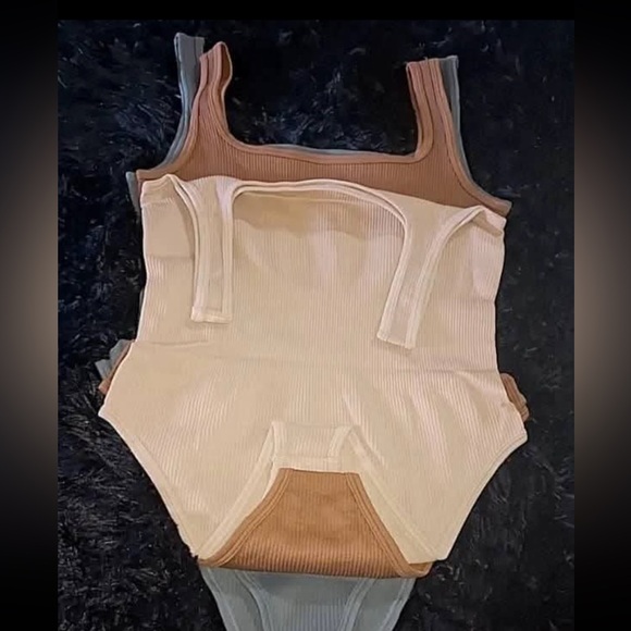 $5 Active and Reduce shipping!
MRIGNT ACTIVE WEAR PALLET PULLS - Picture 4 of 13